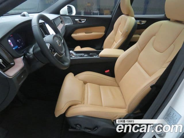 Volvo XC60 2세대 B5 Ultra Bright, 2025 8