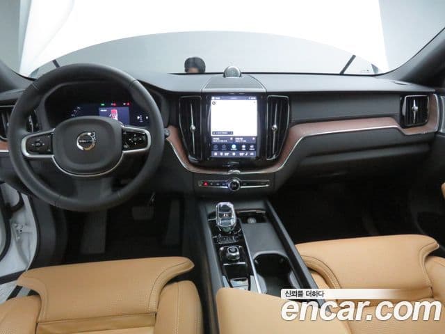 Volvo XC60 2세대 B5 Ultra Bright, 2025 10
