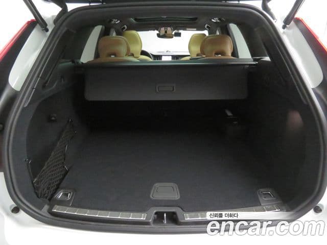 Volvo XC60 2세대 B5 Ultra Bright, 2025 11