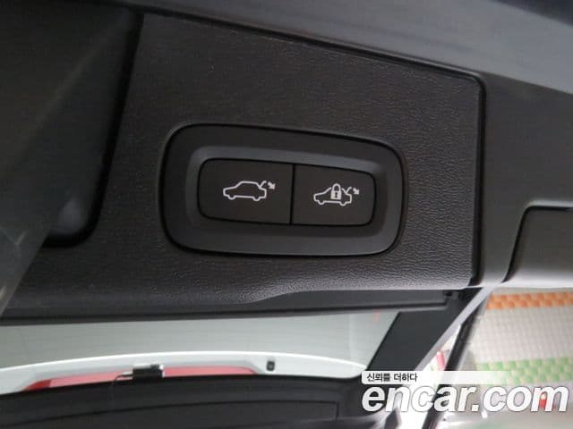 Volvo XC60 2세대 B5 Ultra Bright, 2025 12