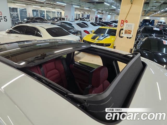 Porsche Macan 95B, 2024 11