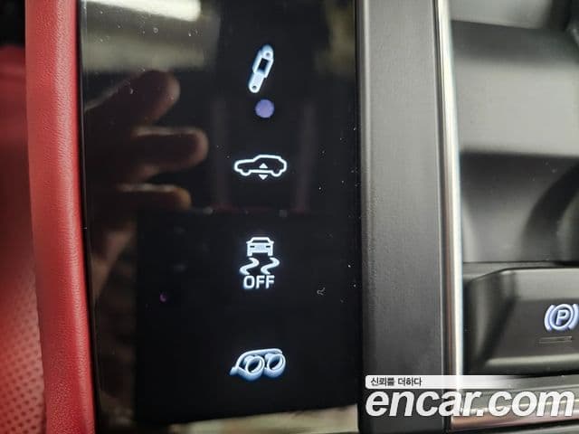 Porsche Macan 95B, 2024 14