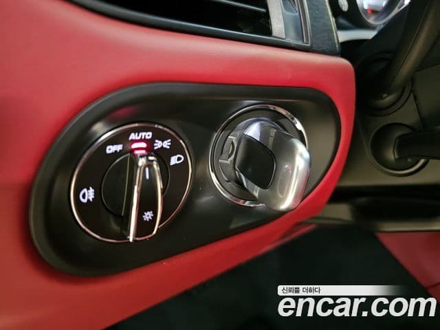 Porsche Macan 95B, 2024 16