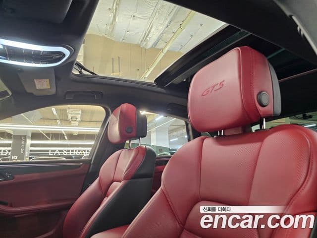 Porsche Macan 95B, 2024 19