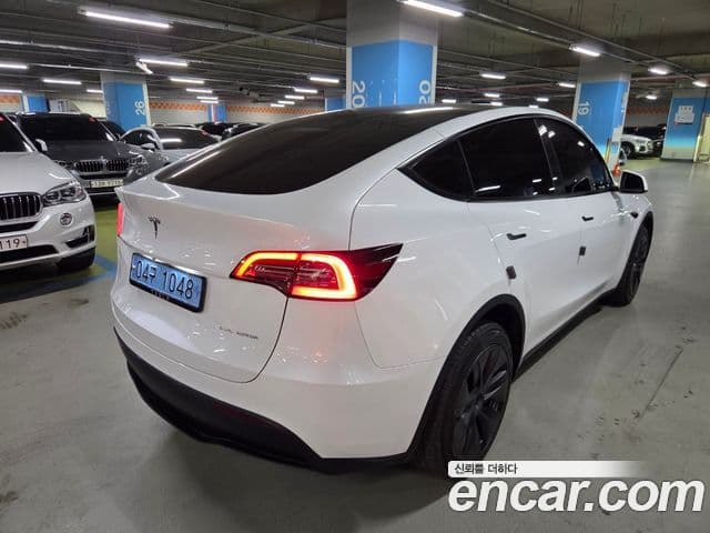 Tesla модель Y Long Range AWD, 2024 3