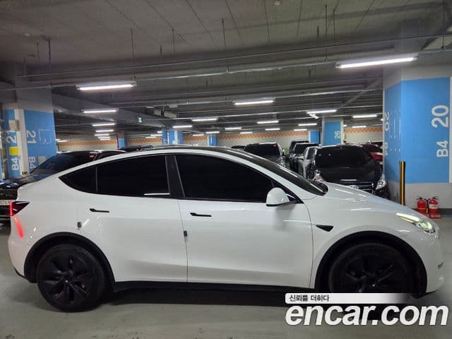 Tesla модель Y Long Range AWD, 2024 4