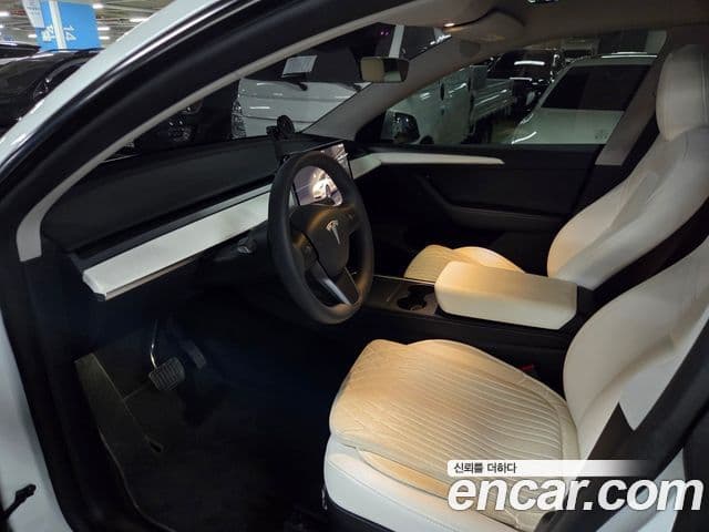 Tesla модель Y Long Range AWD, 2024 8