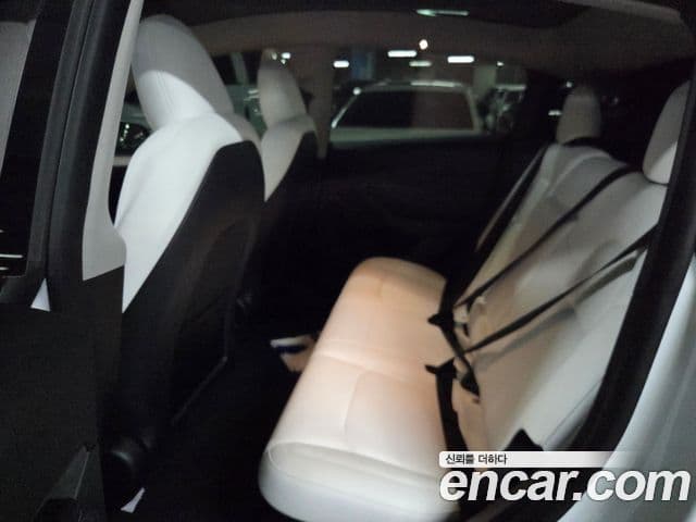 Tesla модель Y Long Range AWD, 2024 9