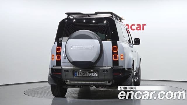 Land Rover Defender (L663) 110 P300 X-Dynamic SE, 2024 4