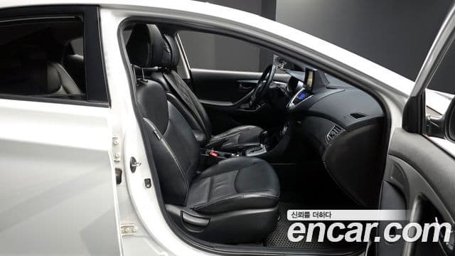 Hyundai Avante MD Premier, 2011 10