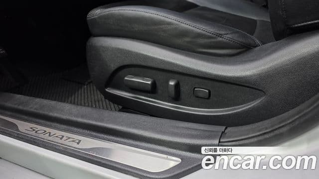 Hyundai YF Sonata люксовая версия, 2010 17