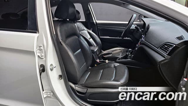 Hyundai Avante AD 1.6 GDI Value Plus, 2018 10