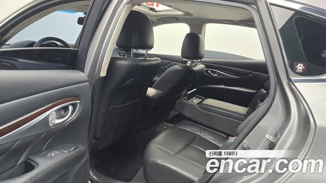 Infiniti M37 Y51, 2011 12