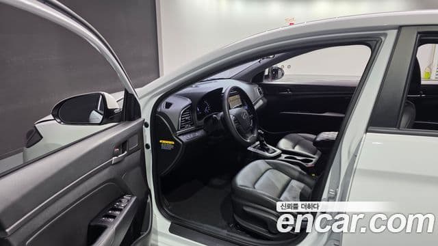 Hyundai Avante AD 1.6 GDI Value Plus, 2017 11