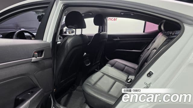 Hyundai Avante AD 1.6 GDI Value Plus, 2017 12