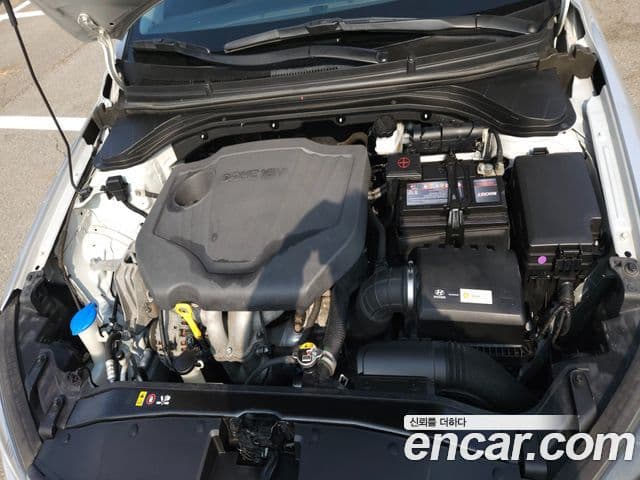 Hyundai Avante AD 1.6 LPI Style(арендный автомобиль), 2016 6