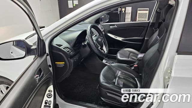 Hyundai Accent(новый кузов / новое поколение) Premier, 2012 10