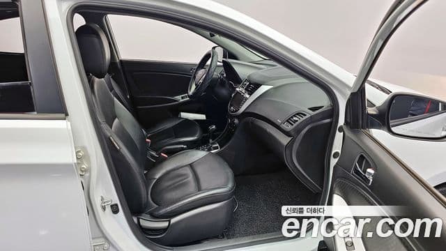 Hyundai Accent(новый кузов / новое поколение) Premier, 2012 11