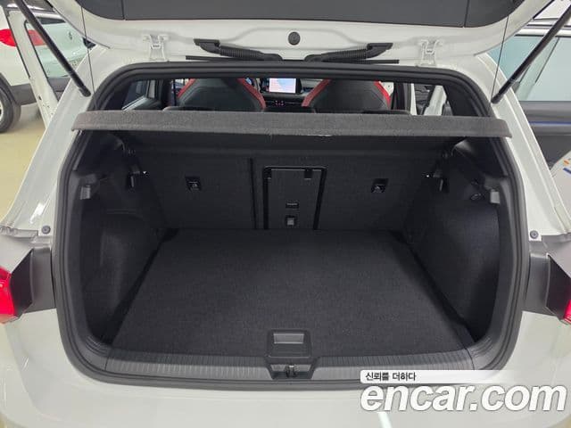 Volkswagen Гольф 8세대 2.0 GTI, 2024 16
