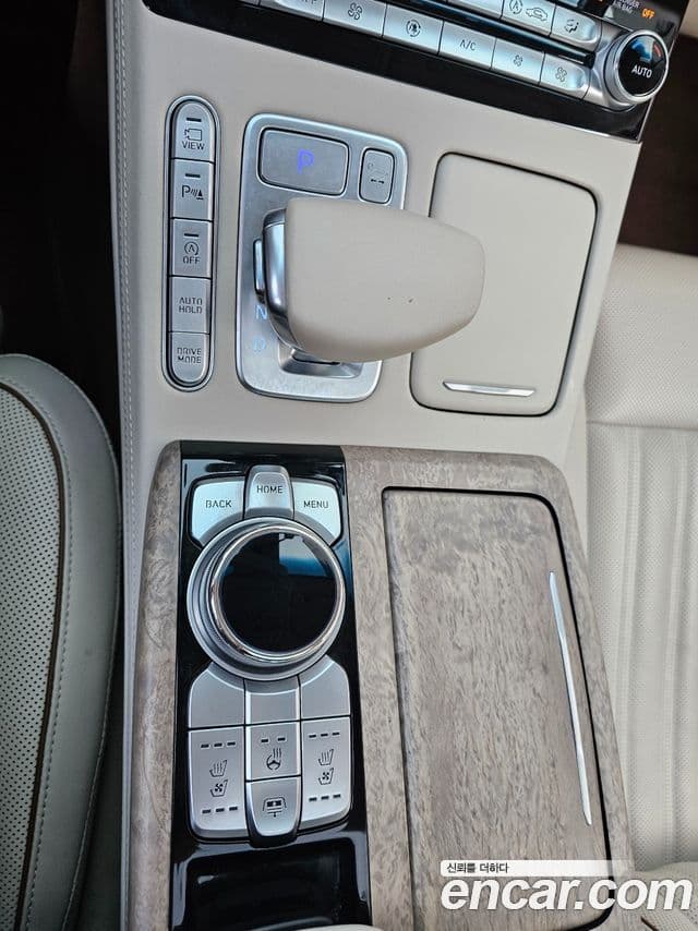 Genesis G90 Premium Luxury, 2020 10