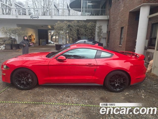 Ford Mustang купе, 2021 4