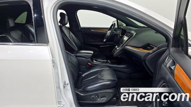 Lincoln MKC, 2015 11