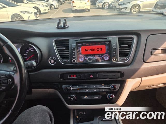 Kia All New Carnival Luxury, 2015 9