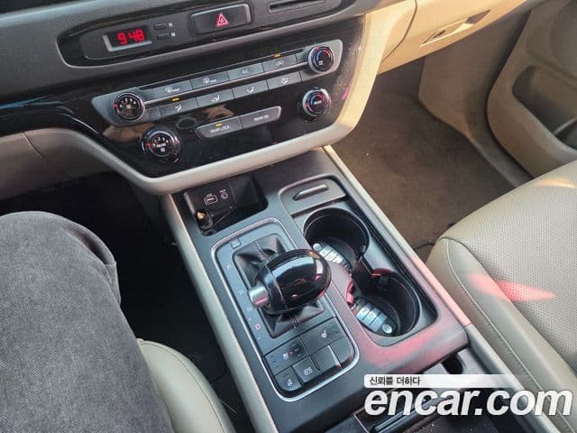 Kia All New Carnival Luxury, 2015 10