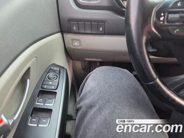 Kia All New Carnival Luxury, 2015 11