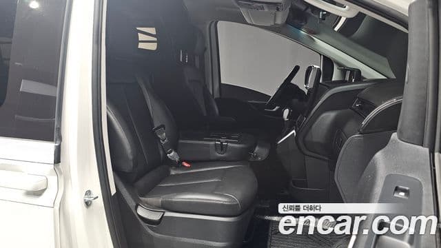 Hyundai Staria Modern, 2024 10