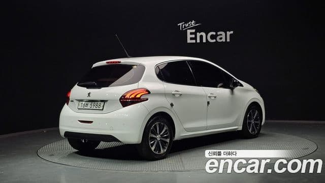 Peugeot 208 1.6 BlueHDi Allure 5도어, 2018 2