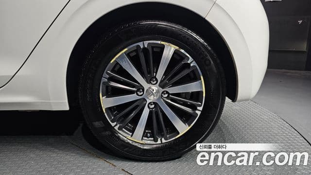 Peugeot 208 1.6 BlueHDi Allure 5도어, 2018 все фото