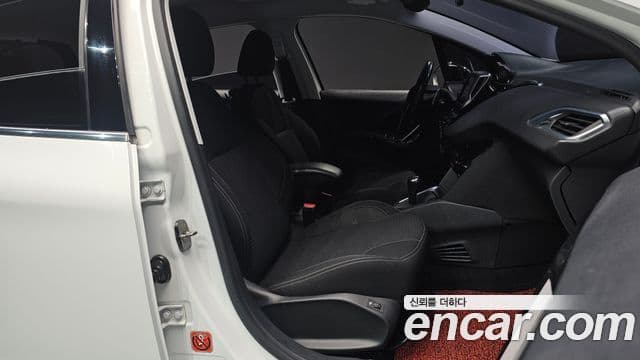 Peugeot 208 1.6 BlueHDi Allure 5도어, 2018 10