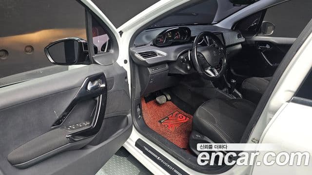 Peugeot 208 1.6 BlueHDi Allure 5도어, 2018 11