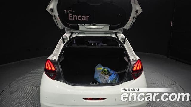 Peugeot 208 1.6 BlueHDi Allure 5도어, 2018 20