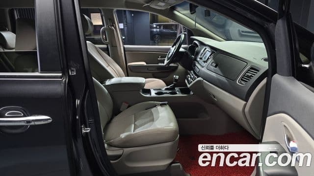 Kia The / новый New Carnival Luxury, 2019 11