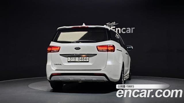 Kia All New Carnival Noblesse, 2016 4