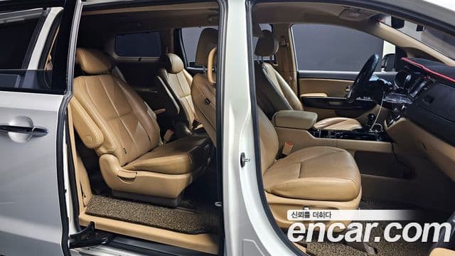 Kia All New Carnival Noblesse, 2016 10