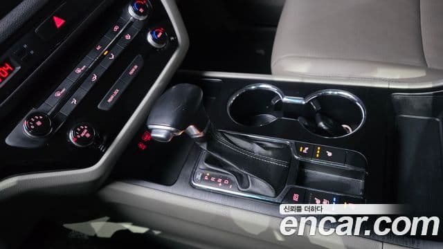 Kia The / новый New Carnival Luxury, 2019 9