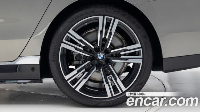 BMW 7시리즈 (G70) 750e xDrive M Sport, 2025 все фото