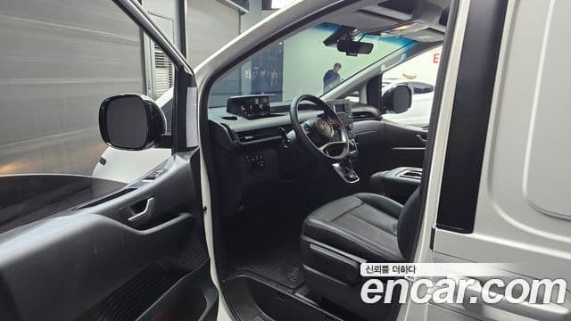 Hyundai Staria Modern, 2025 10