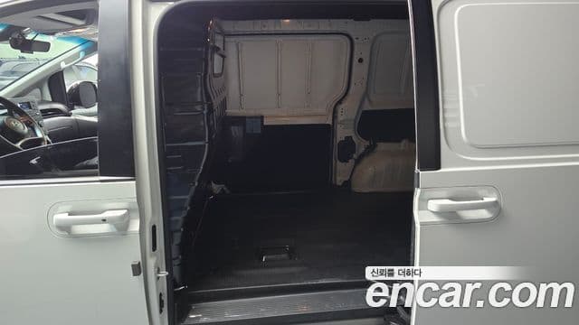 Hyundai Staria Modern, 2025 11