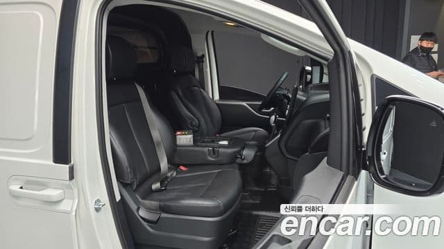 Hyundai Staria Modern, 2025 12