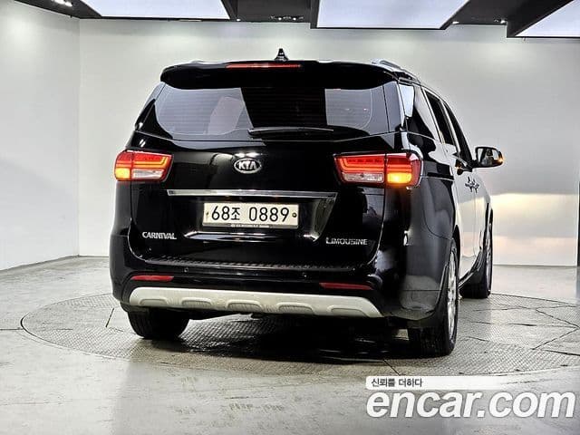 Kia All New Carnival VIP, 2016 4