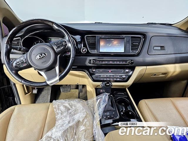 Kia All New Carnival VIP, 2016 7