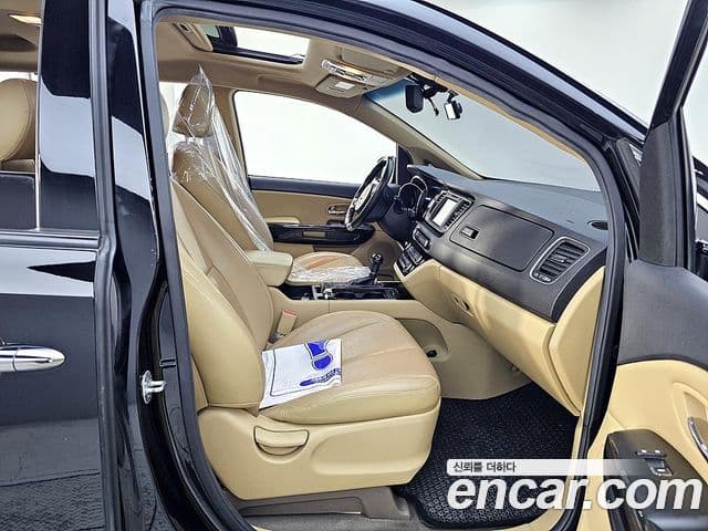 Kia All New Carnival VIP, 2016 11