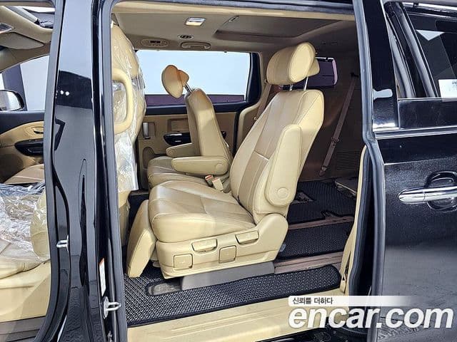 Kia All New Carnival VIP, 2016 12