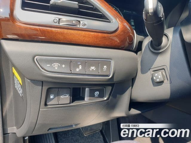 Genesis EQ900 Prestige, 2016 9