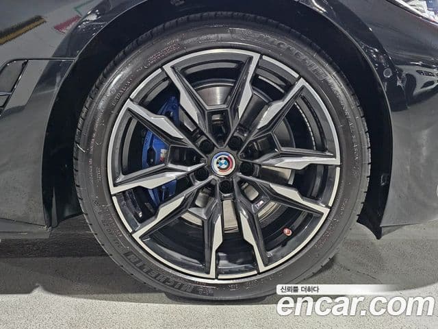 BMW i4, 2023 все фото