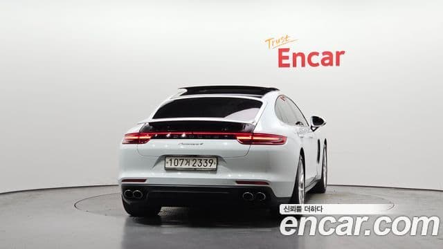 Porsche Panamera (971), 2018 4